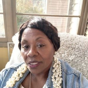 Meet your Posher, Cecelia